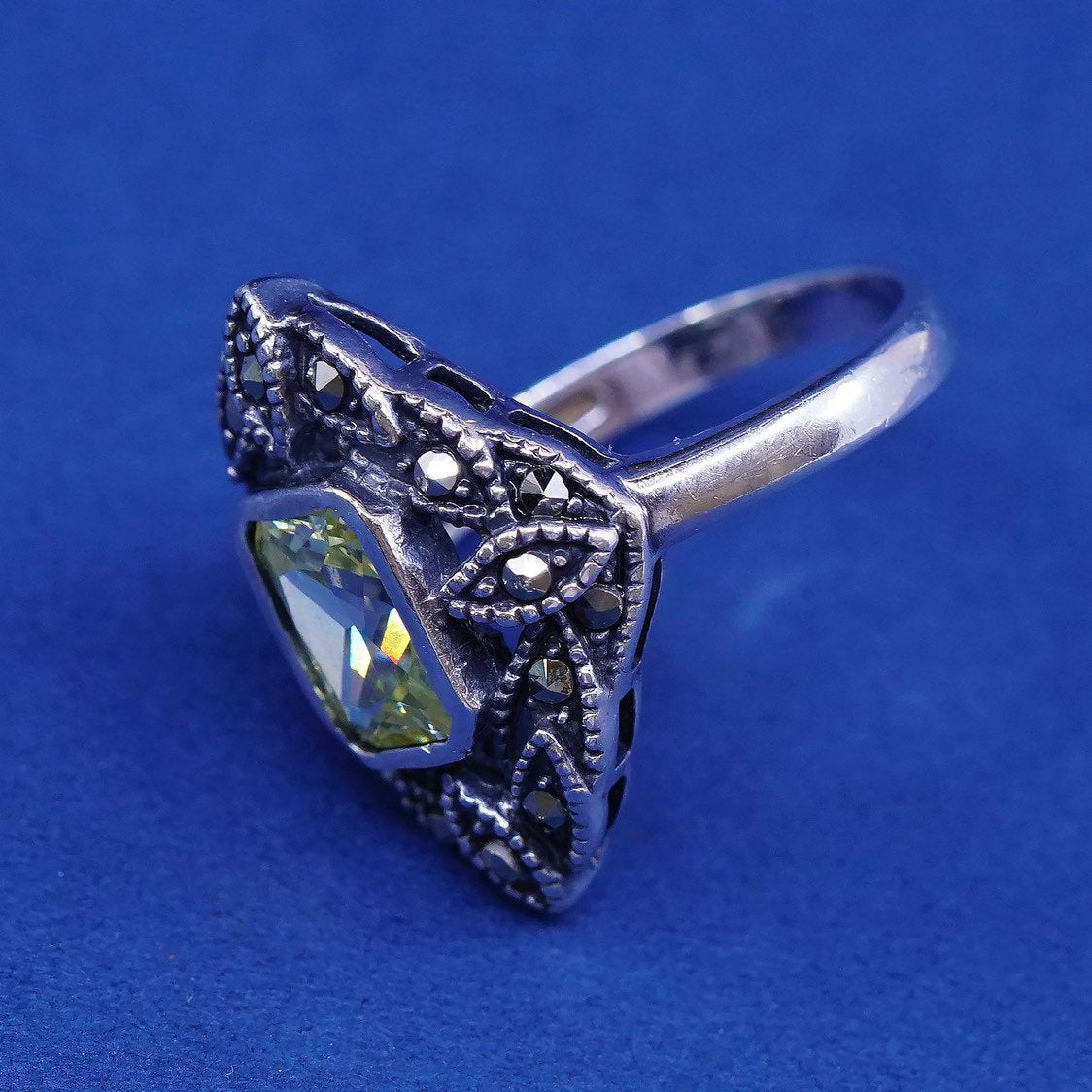 sz 6.25, vtg Sterling silver handmade ring, 925 band w/ peridot N marcasite