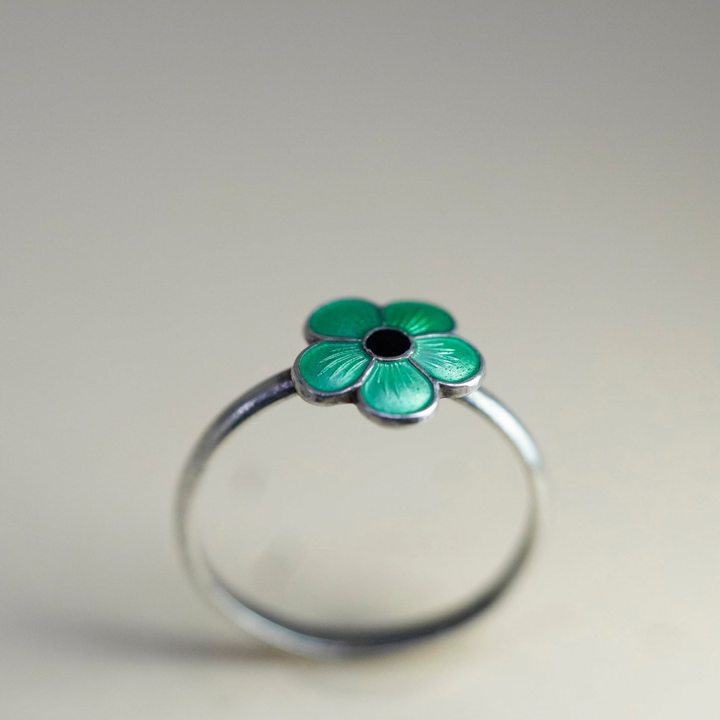 Size 4.75, Denmark Meka Sterling 925 silver handmade green enamel flower ring