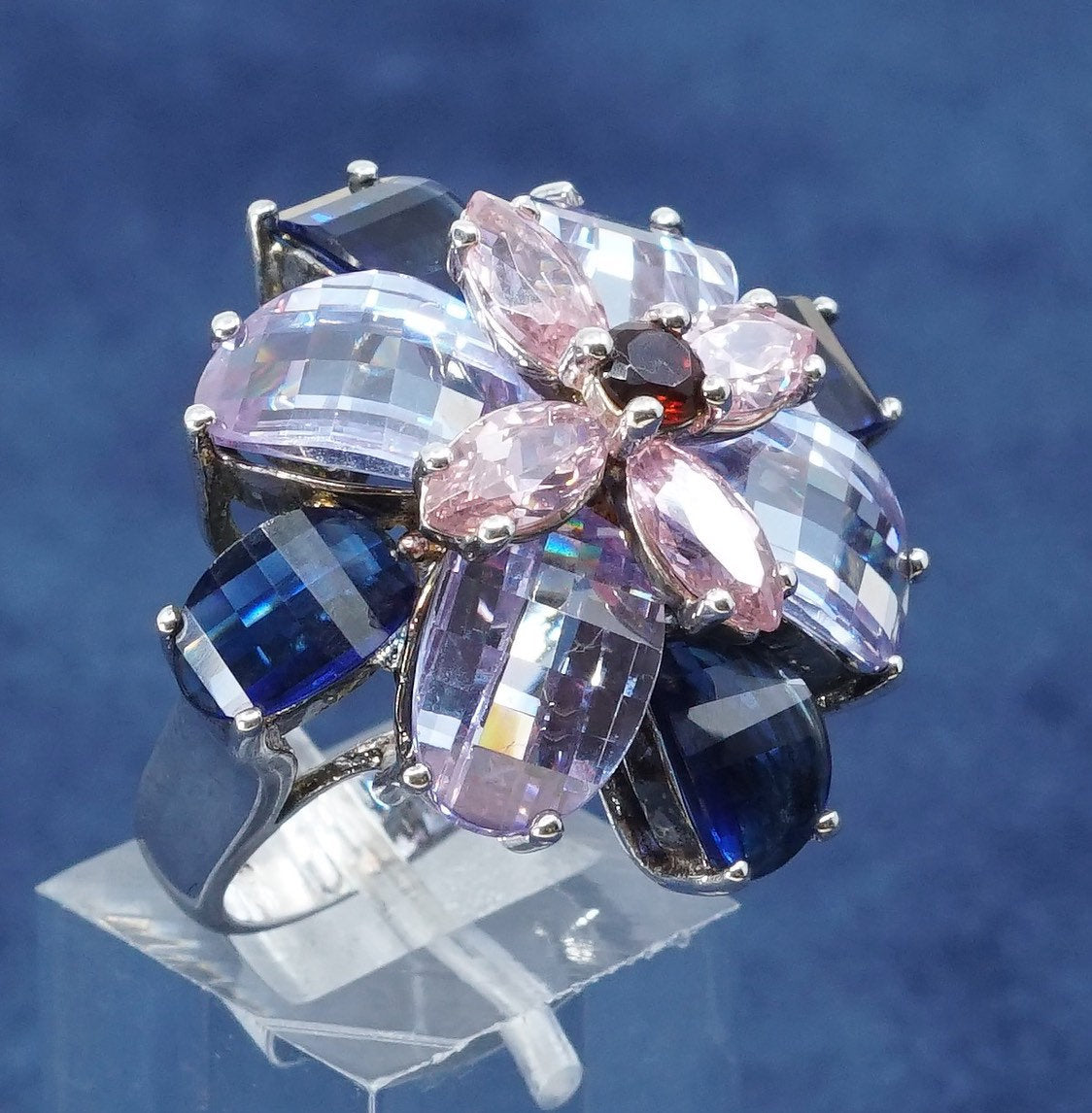 sz 8, vtg Sterling silver cocktail ring, 925 band w/ blue purple N pink cushion