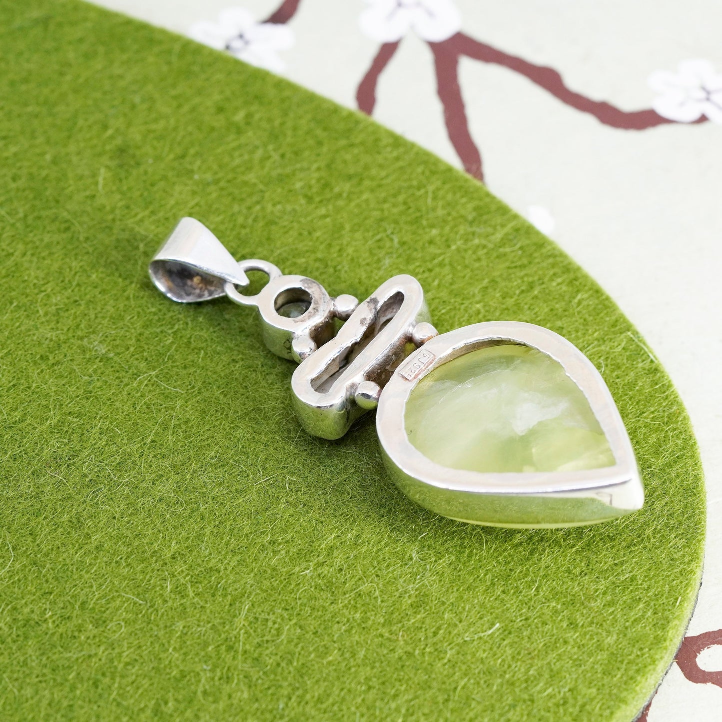 Vintage Sajen Sterling 925 silver pendant with Teardrop jade, peridot and pearl