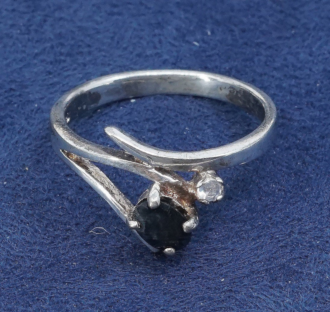 Size 8, vtg Sterling silver handmade ring, 925 w/ sapphire n CZ