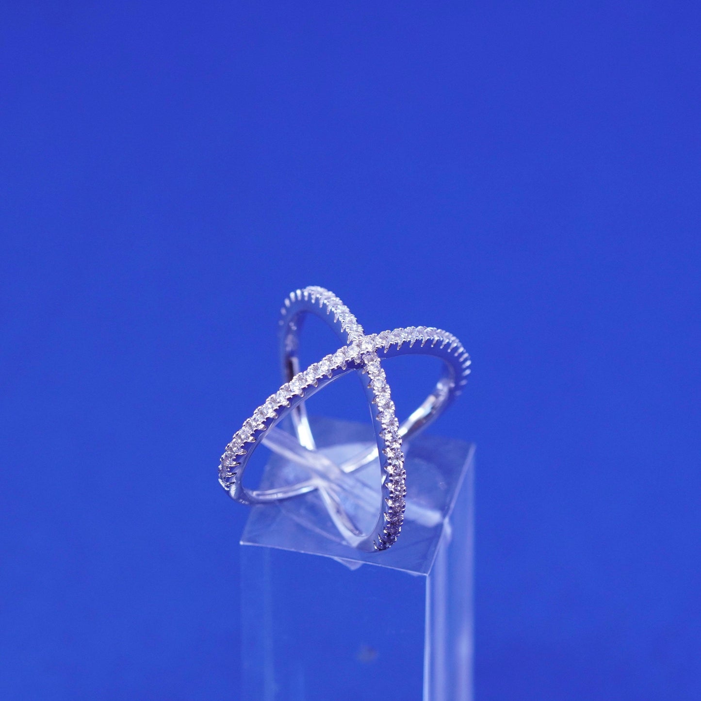 Size 6, vintage sterling 925 silver ring with cluster Cz, cross band