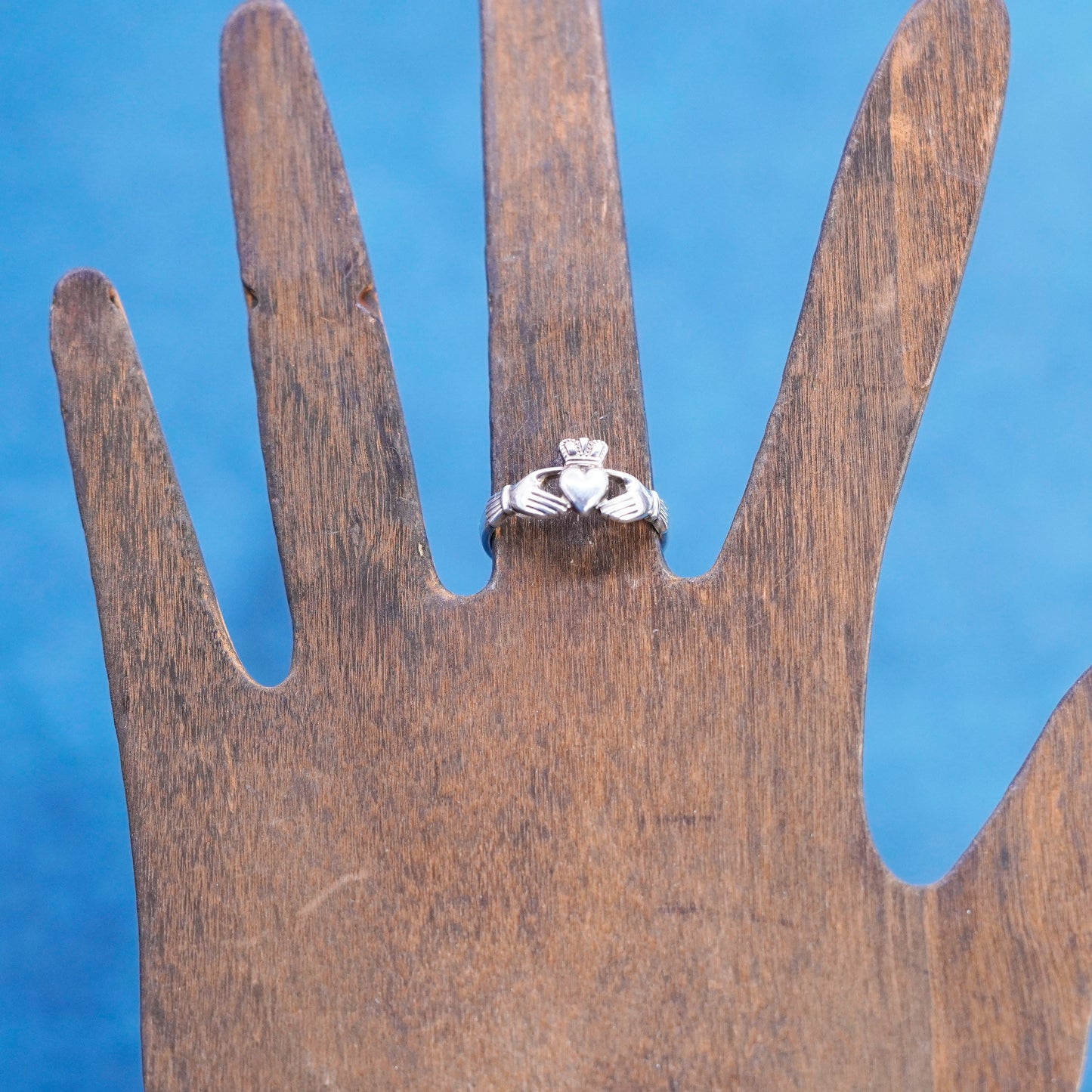 Size 6.5, Vintage Solvar sterling silver claddagh ring, holding heart 925 band