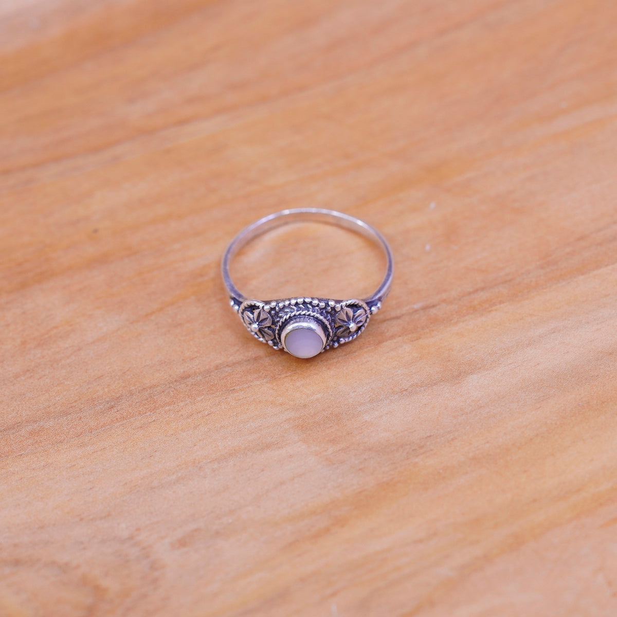 Size 7, vintage Sterling 925 silver handmade ring with moonstone and flower