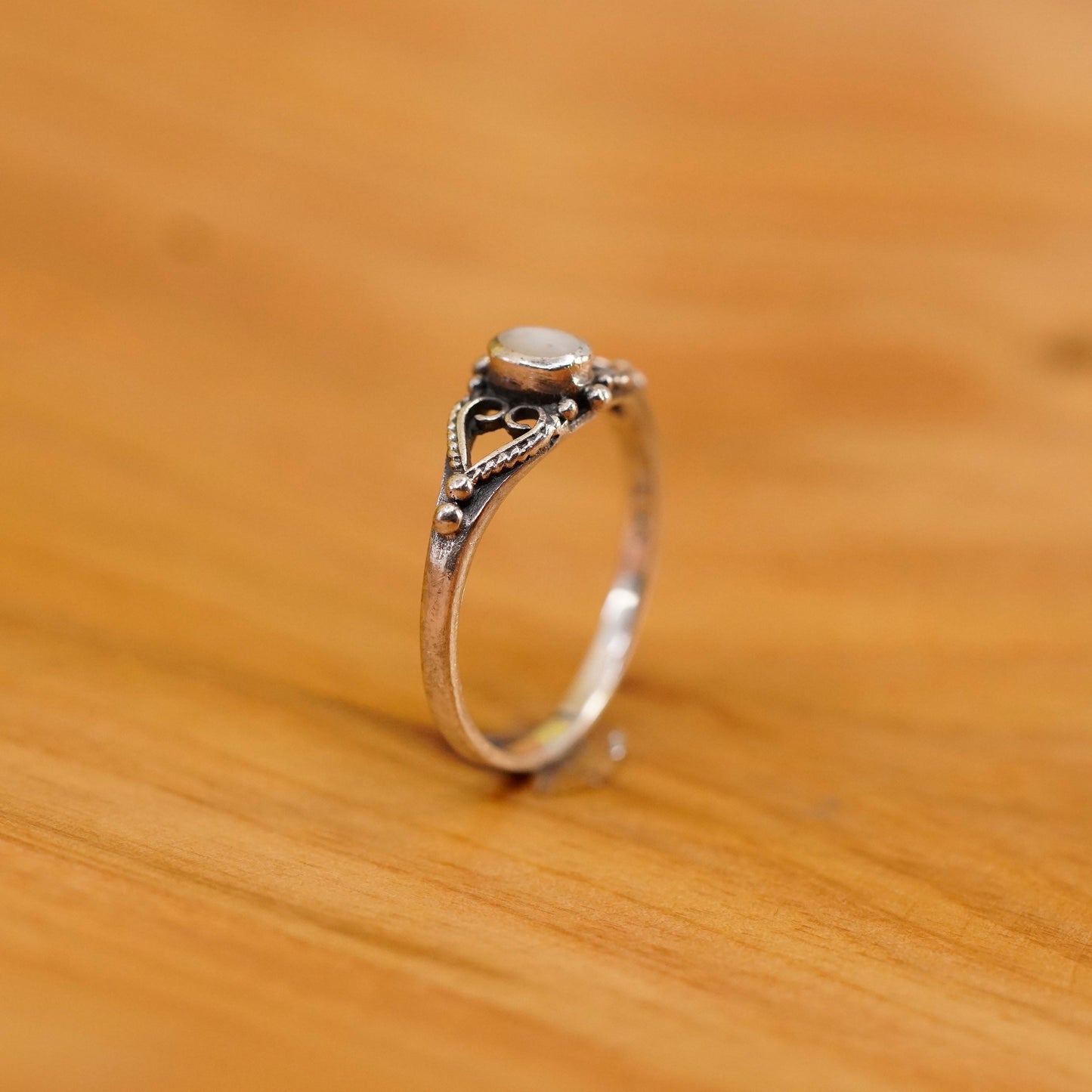 Size 7, vintage Sterling 925 silver handmade ring with mother of pearl filigree