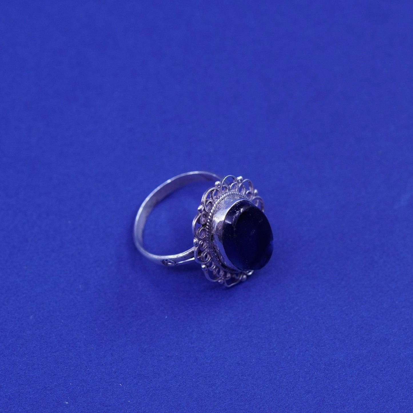 Size 7, vintage Peru Sterling 925 silver handmade filigree ring with glass