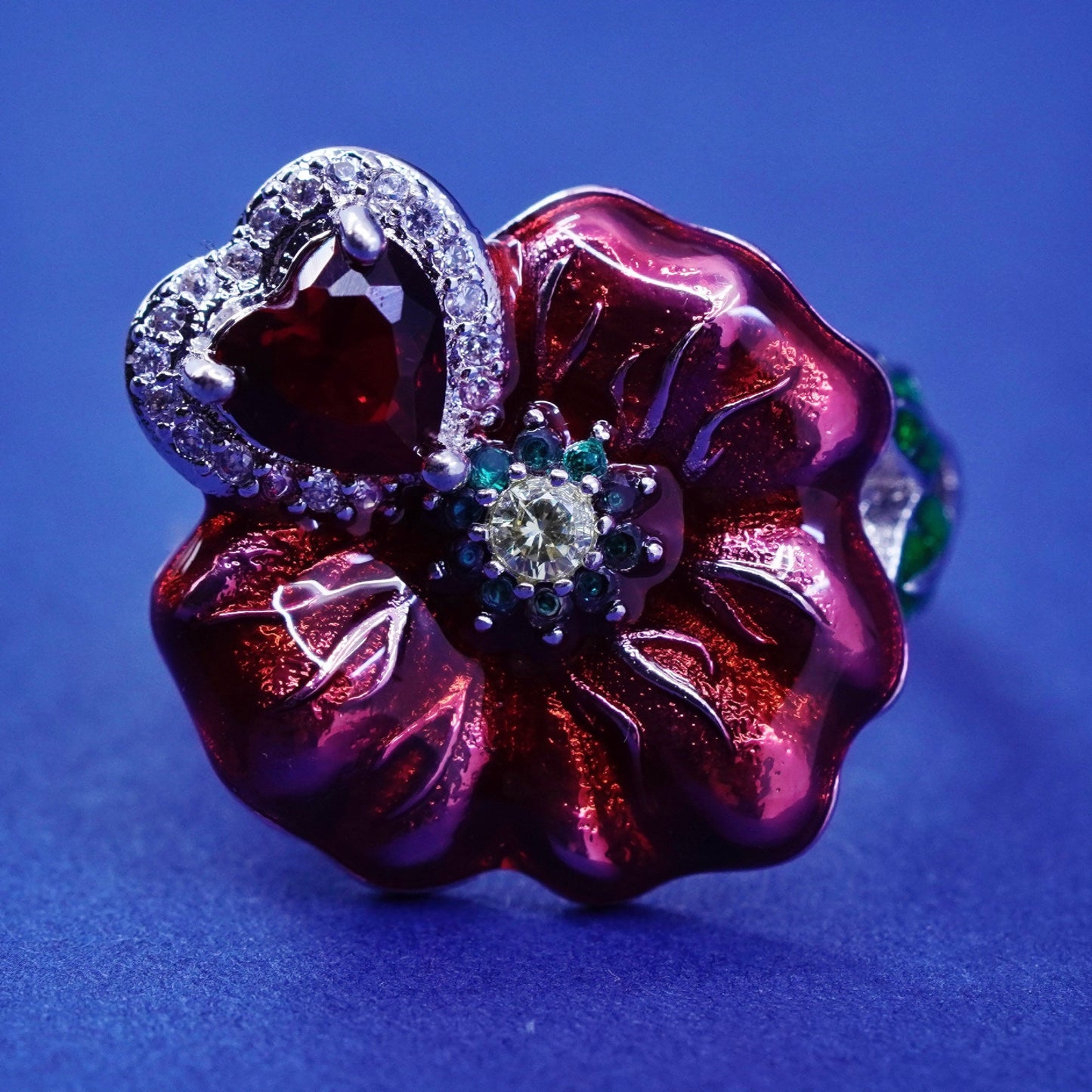 Size 6, Sterling 925 silver ring w/ ruby heart and red enamel flower N emerald