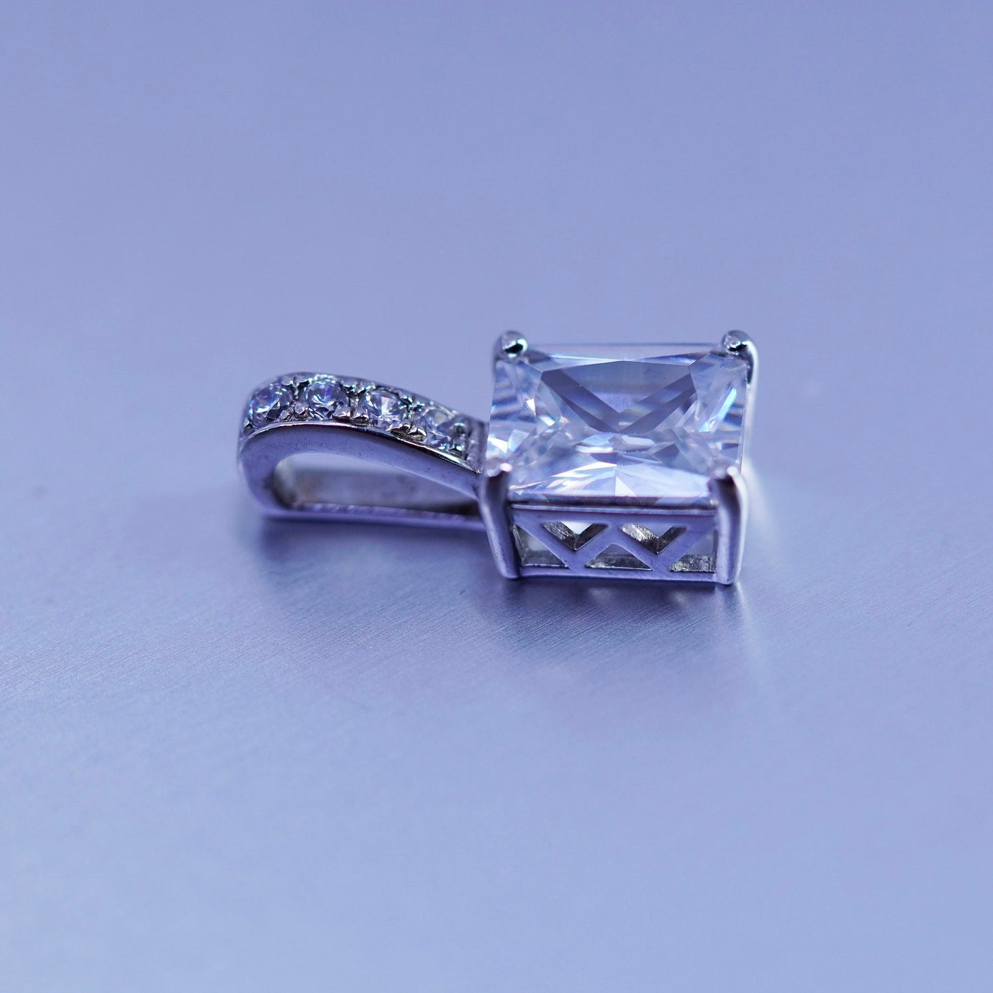 antique sterling 925 silver pendant with round Cz