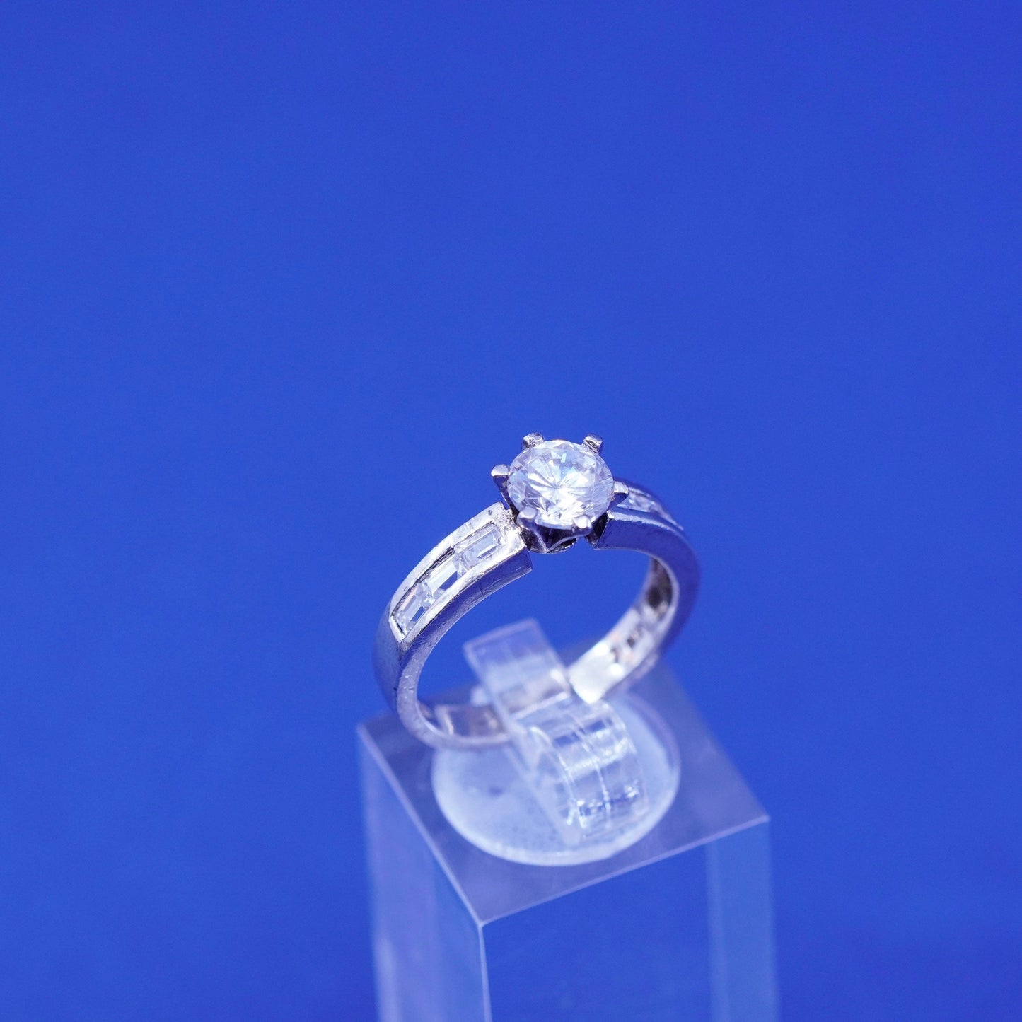 Size 7.5, vintage Sterling 925 silver engagement ring with cz