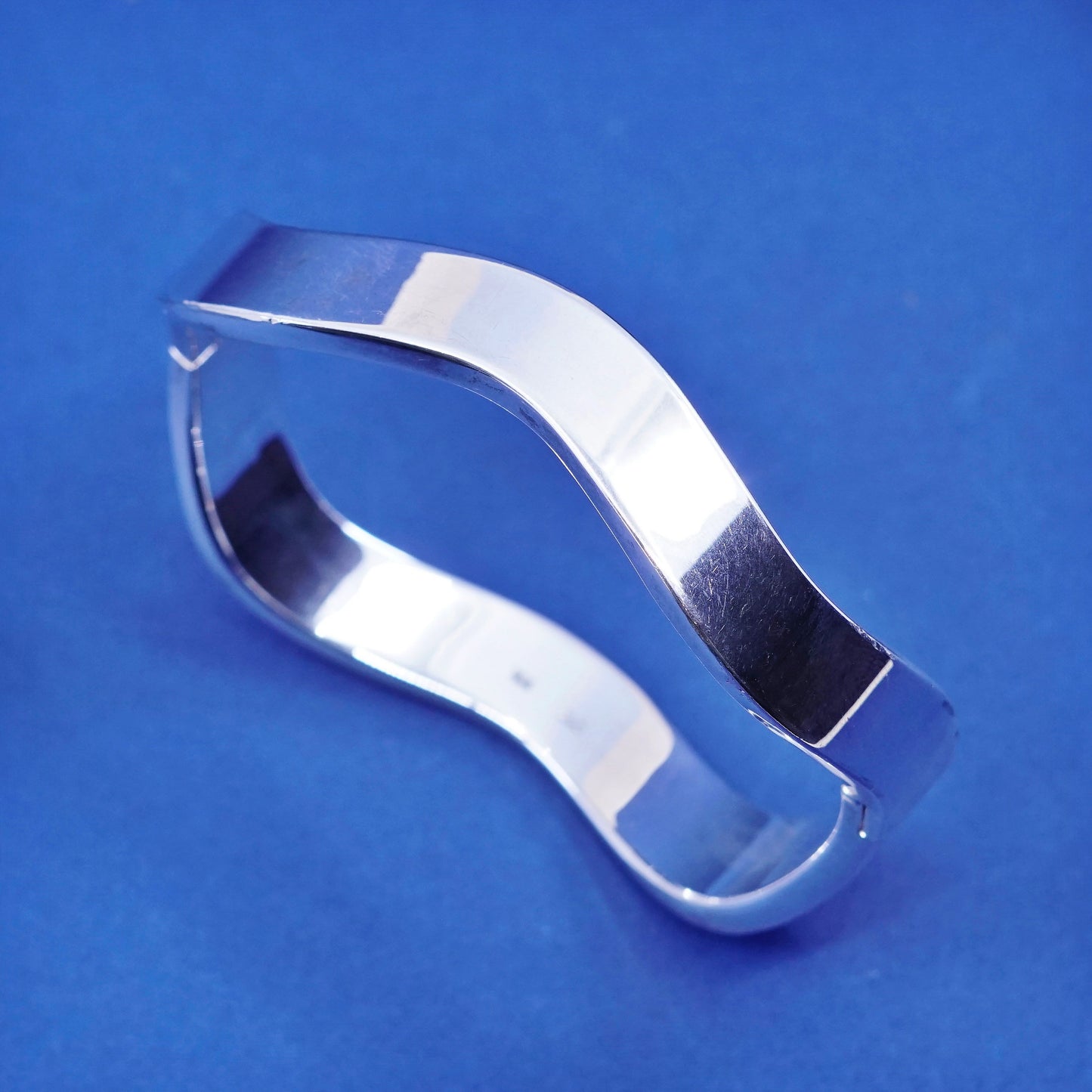 7.25”, vintage sterling silver handmade bracelet, 925 wavy hinged bangle
